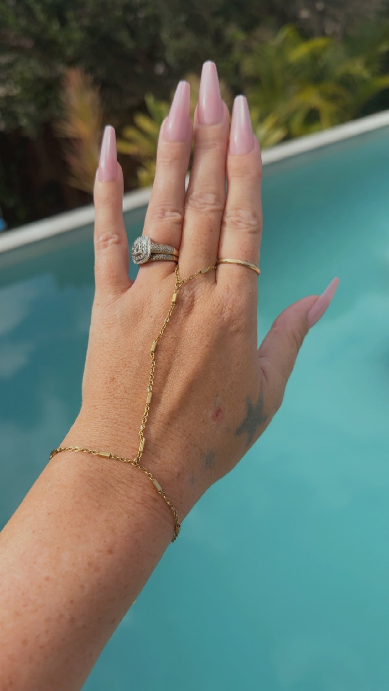 The Alignment Bar Hand Chain | Waterproof